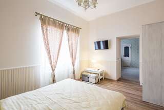 Апартаменты Lovely apartment in the city center Львов Апартаменты Делюкс-4